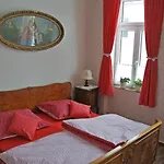 Restaurace A Ubrousku Prostri Se Konukevi Nová Bystřice