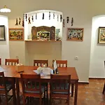 Restaurace A Ubrousku Prostri Se Konukevi