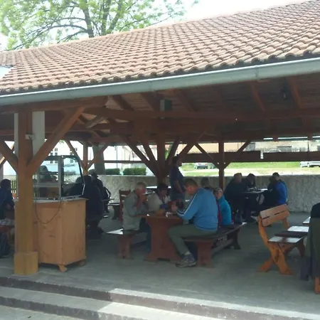 Restaurace A Ubrousku Prostri Se 3*