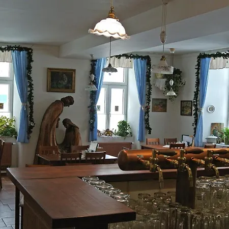 Restaurace A Ubrousku Prostri Se Нова-Быстршице